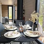 Lapland Landscape With Nature View, Sauna, Fireplace & Kitchen, Yllaes, Aekaeslompolo, Riverside Village 샬레 Äkäslompolo