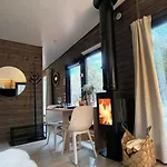 Lapland Landscape With Nature View, Sauna, Fireplace & Kitchen, Yllaes, Aekaeslompolo, Riverside Village 샬레