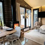 Lapland Landscape With Nature View, Sauna, Fireplace & Kitchen, Yllaes, Aekaeslompolo, Riverside Village *