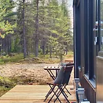 Lapland Landscape With Nature View, Sauna, Fireplace & Kitchen, Yllaes, Aekaeslompolo, Riverside Village
