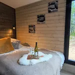 Lapland Landscape With Nature View, Sauna, Fireplace & Kitchen, Yllaes, Aekaeslompolo, Riverside Village 샬레 *