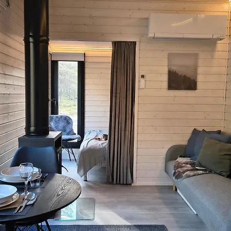 Шале Lapland Landscape With Nature View, Sauna, Fireplace & Kitchen, Yllaes, Aekaeslompolo, Riverside Village