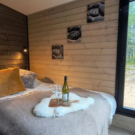 Lapland Landscape With Nature View, Sauna, Fireplace & Kitchen, Yllaes, Aekaeslompolo, Riverside Village Шале *