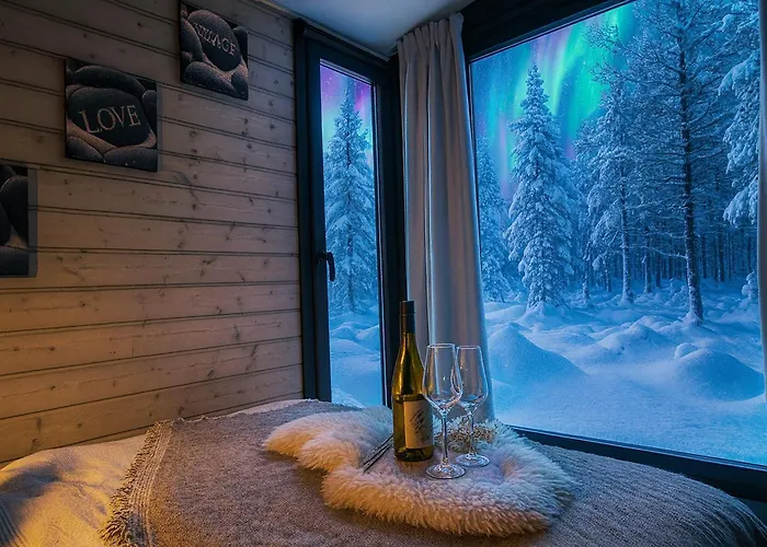 Lapland Landscape With Nature View, Sauna, Fireplace & Kitchen, Yllaes, Aekaeslompolo, Riverside Village شاليه