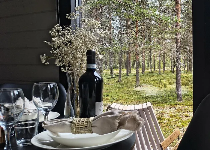 Lapland Landscape With Nature View, Sauna, Fireplace & Kitchen, Yllaes, Aekaeslompolo, Riverside Village شاليه Äkäslompolo