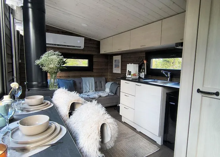 Lapland Landscape With Nature View, Sauna, Fireplace & Kitchen, Yllaes, Aekaeslompolo, Riverside Village Äkäslompolo